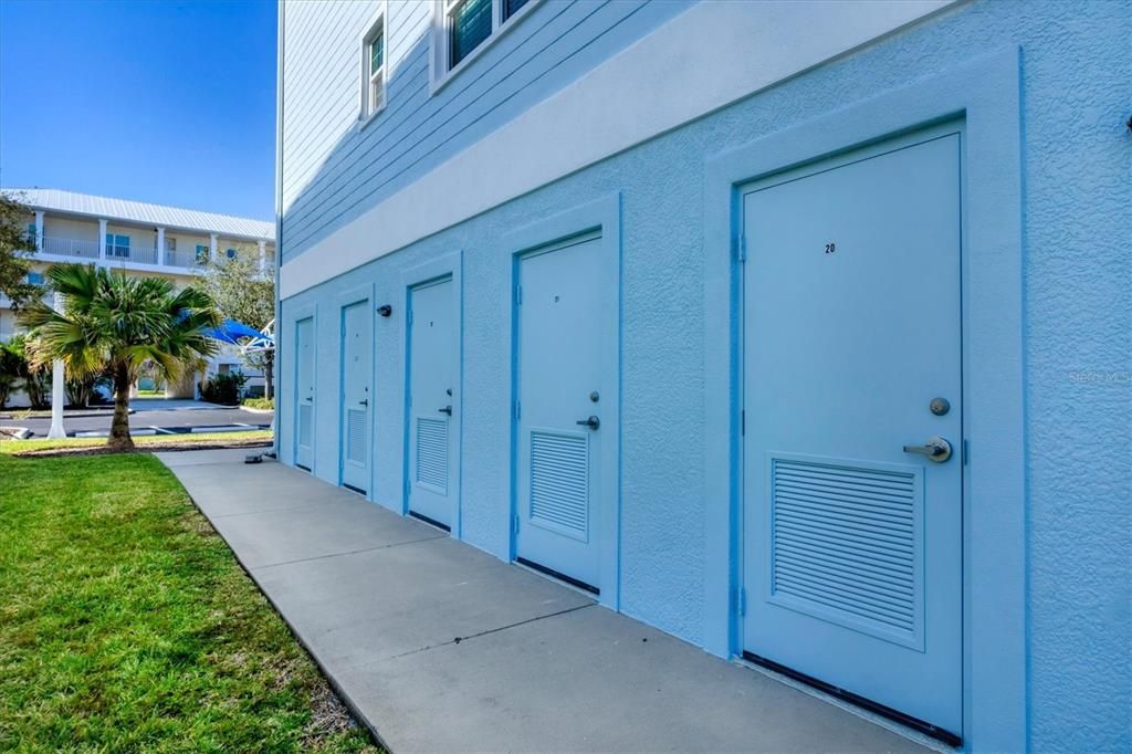 For Sale: $299,900 (3 beds, 2 baths, 1272 Square Feet)