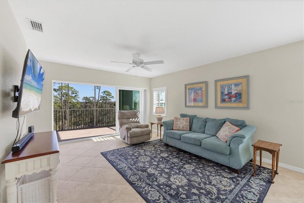 For Sale: $299,900 (3 beds, 2 baths, 1272 Square Feet)