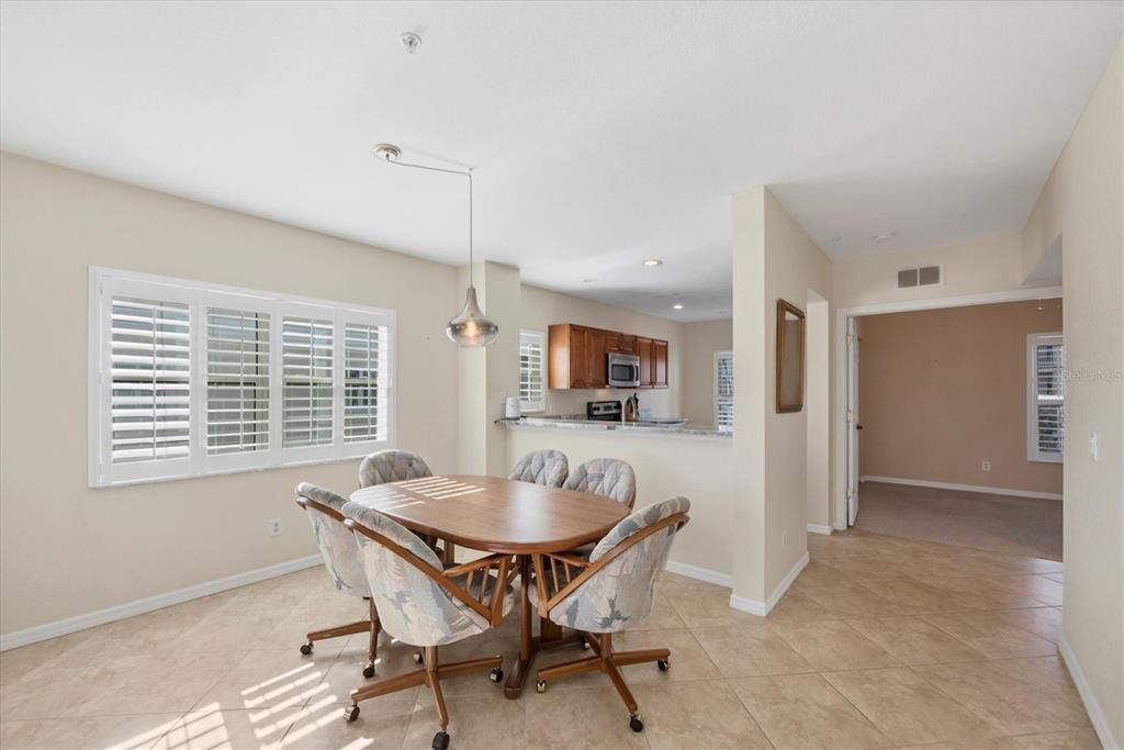 For Sale: $299,900 (3 beds, 2 baths, 1272 Square Feet)