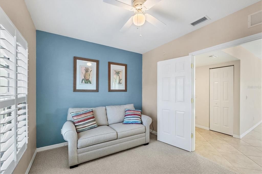 For Sale: $299,900 (3 beds, 2 baths, 1272 Square Feet)