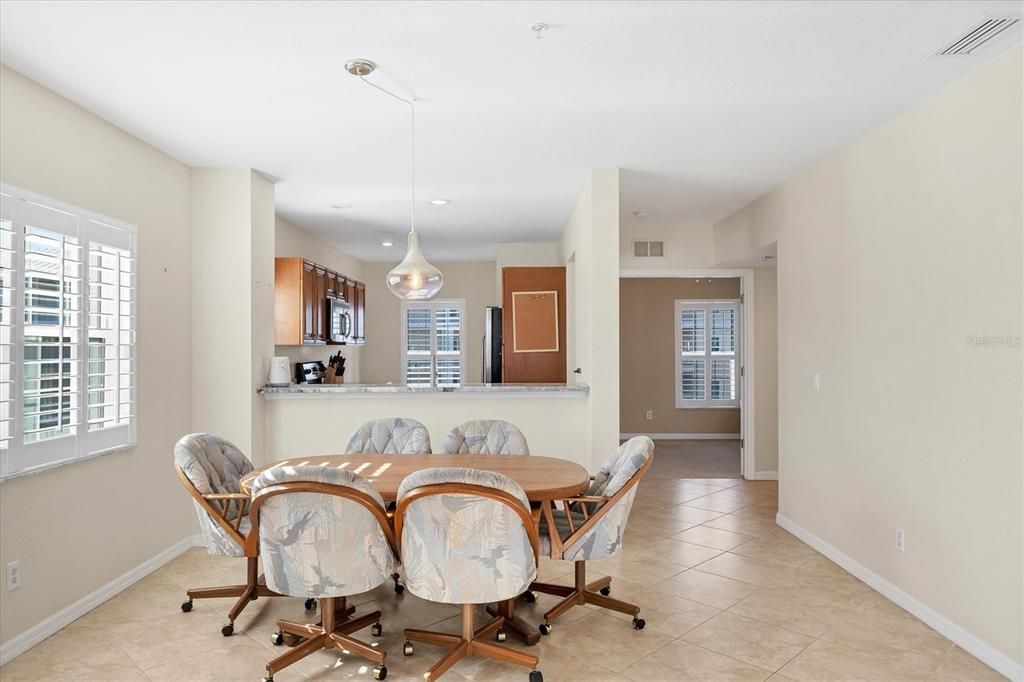 For Sale: $299,900 (3 beds, 2 baths, 1272 Square Feet)