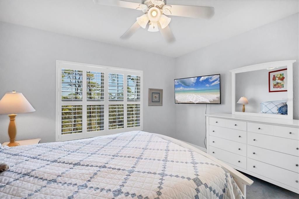 For Sale: $299,900 (3 beds, 2 baths, 1272 Square Feet)