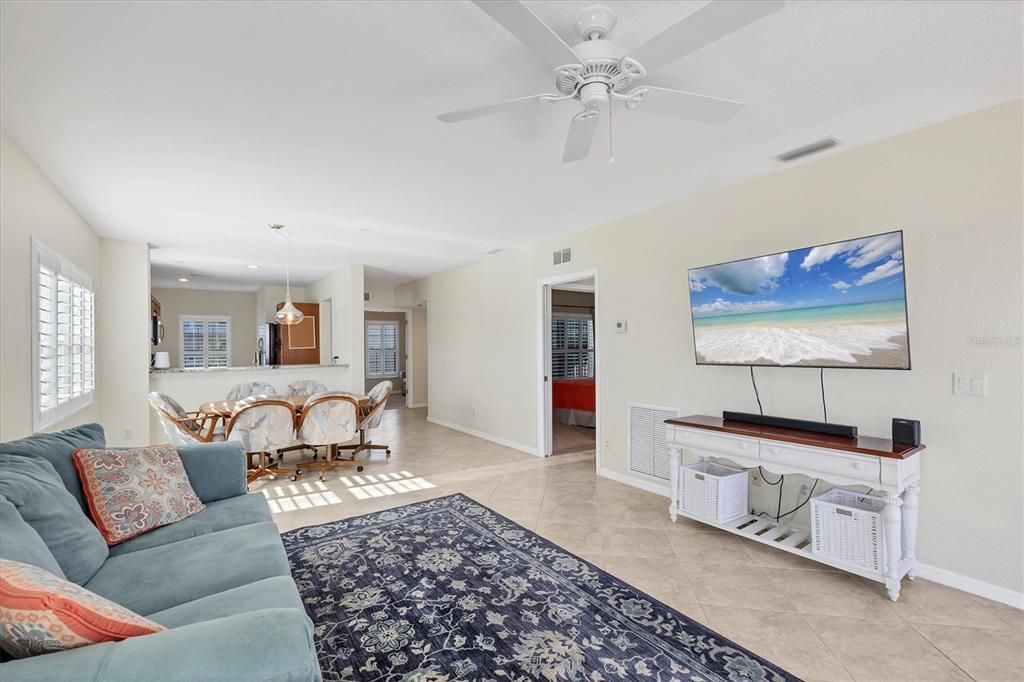 For Sale: $299,900 (3 beds, 2 baths, 1272 Square Feet)