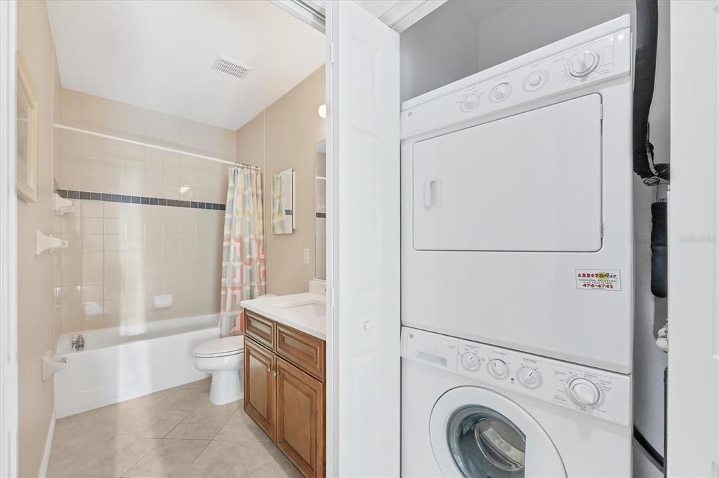 For Sale: $299,900 (3 beds, 2 baths, 1272 Square Feet)