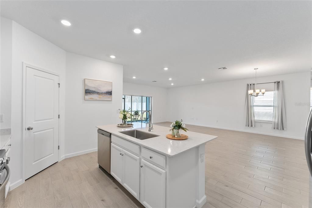 В аренду: $2,200 (3 спален, 3 ванн, 2039 Квадратных фут)