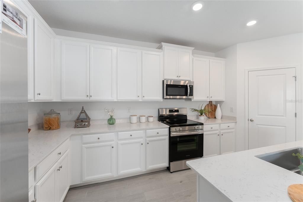 В аренду: $2,200 (3 спален, 3 ванн, 2039 Квадратных фут)