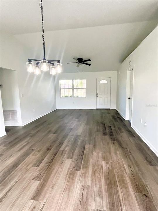 待售: $234,000 (3 贝兹, 2 浴室, 1356 平方英尺)