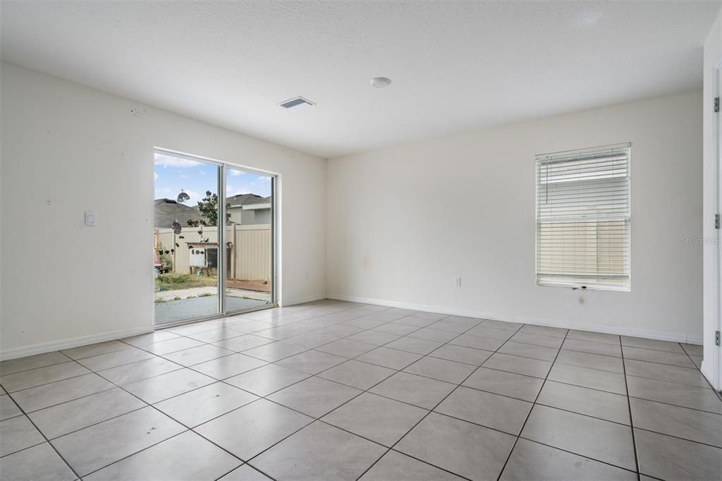 待售: $369,700 (4 贝兹, 2 浴室, 2328 平方英尺)