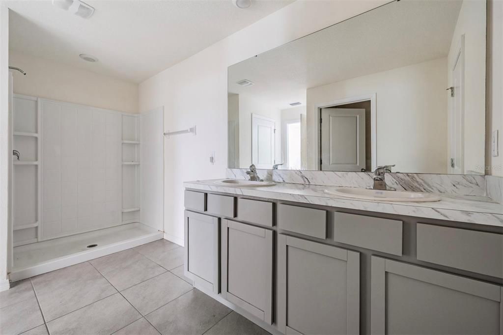 待售: $369,700 (4 贝兹, 2 浴室, 2328 平方英尺)