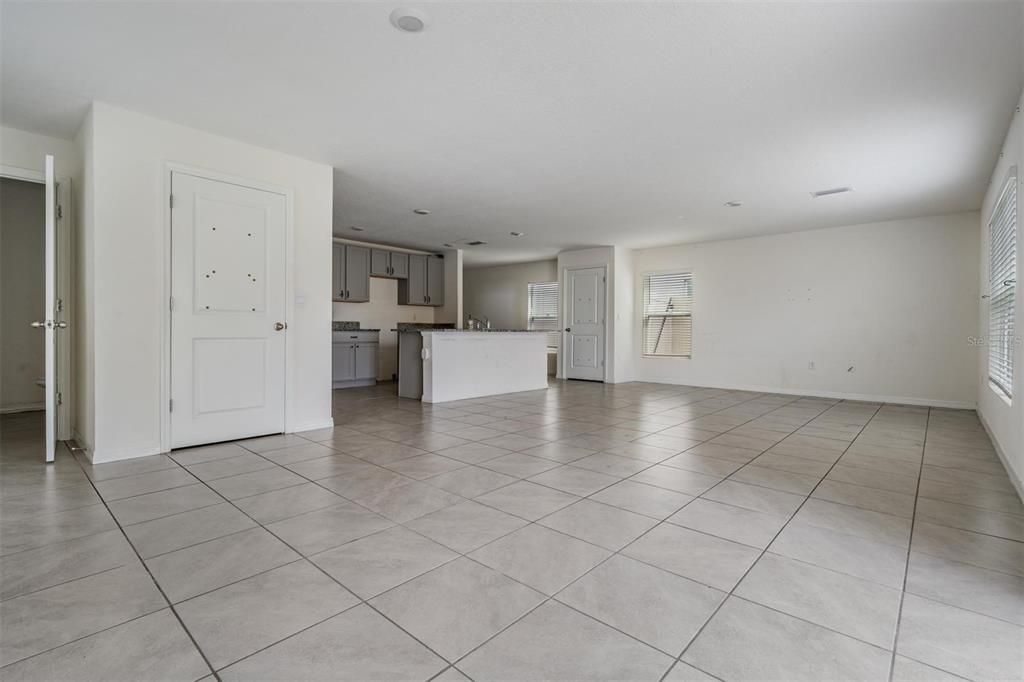 待售: $369,700 (4 贝兹, 2 浴室, 2328 平方英尺)