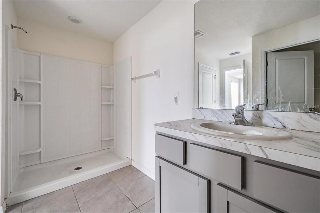 待售: $369,700 (4 贝兹, 2 浴室, 2328 平方英尺)