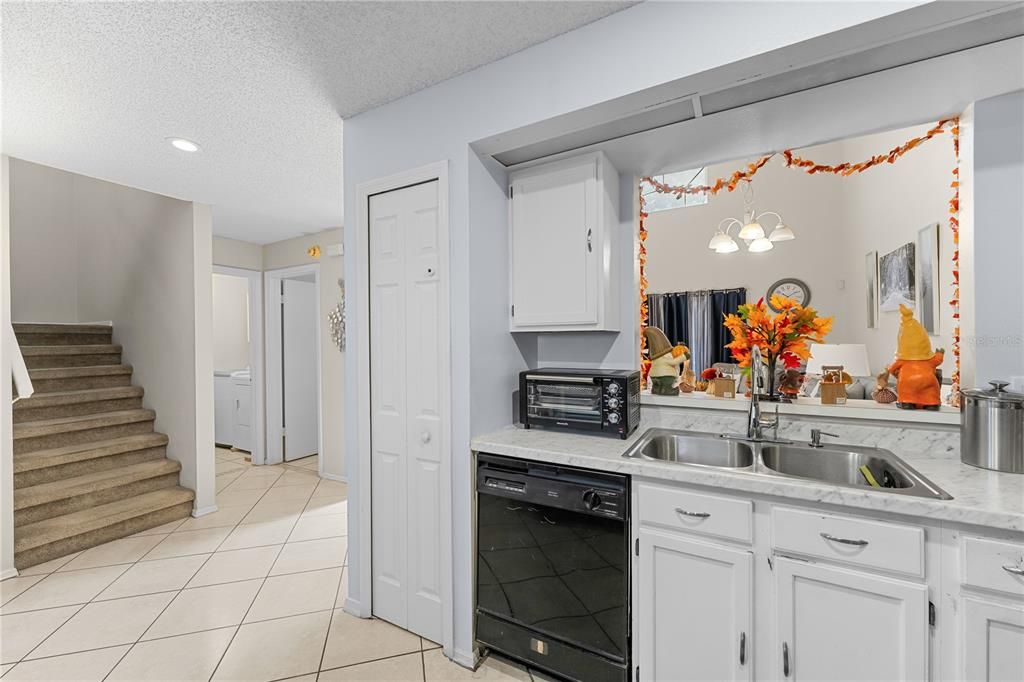 For Sale: $269,900 (3 beds, 2 baths, 1279 Square Feet)