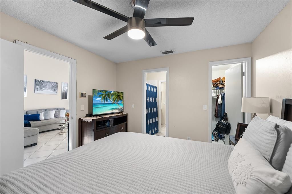 For Sale: $269,900 (3 beds, 2 baths, 1279 Square Feet)