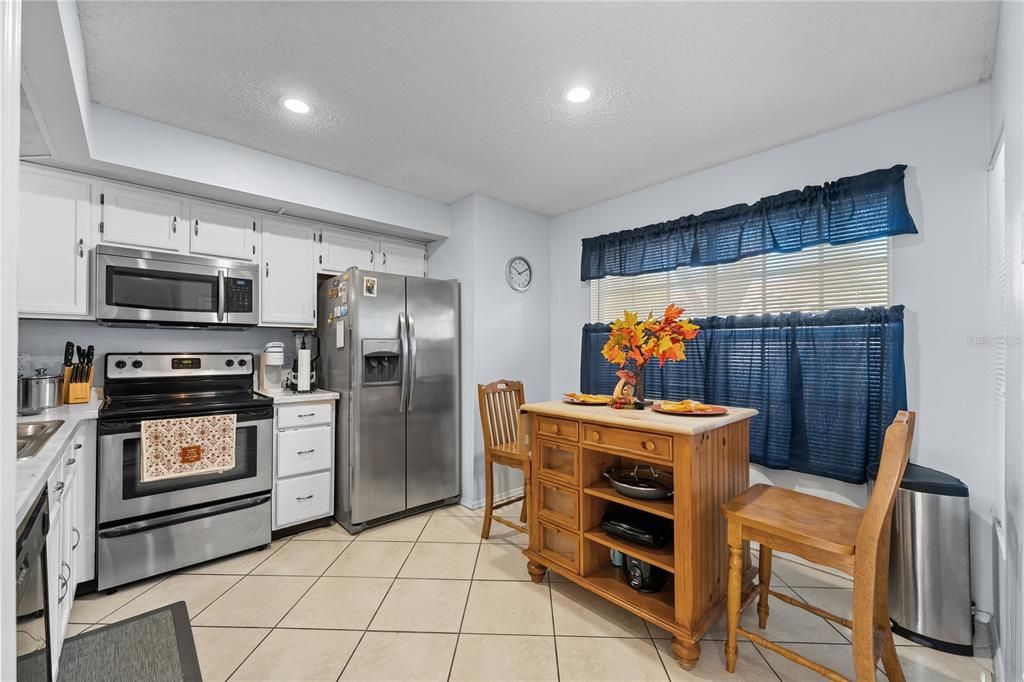 For Sale: $269,900 (3 beds, 2 baths, 1279 Square Feet)