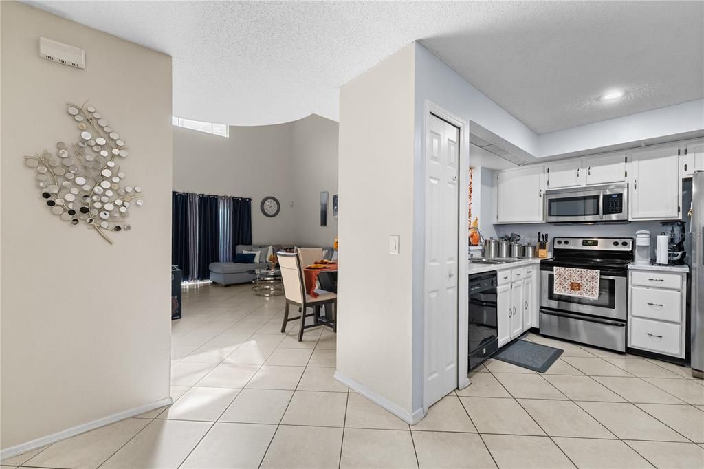 For Sale: $269,900 (3 beds, 2 baths, 1279 Square Feet)