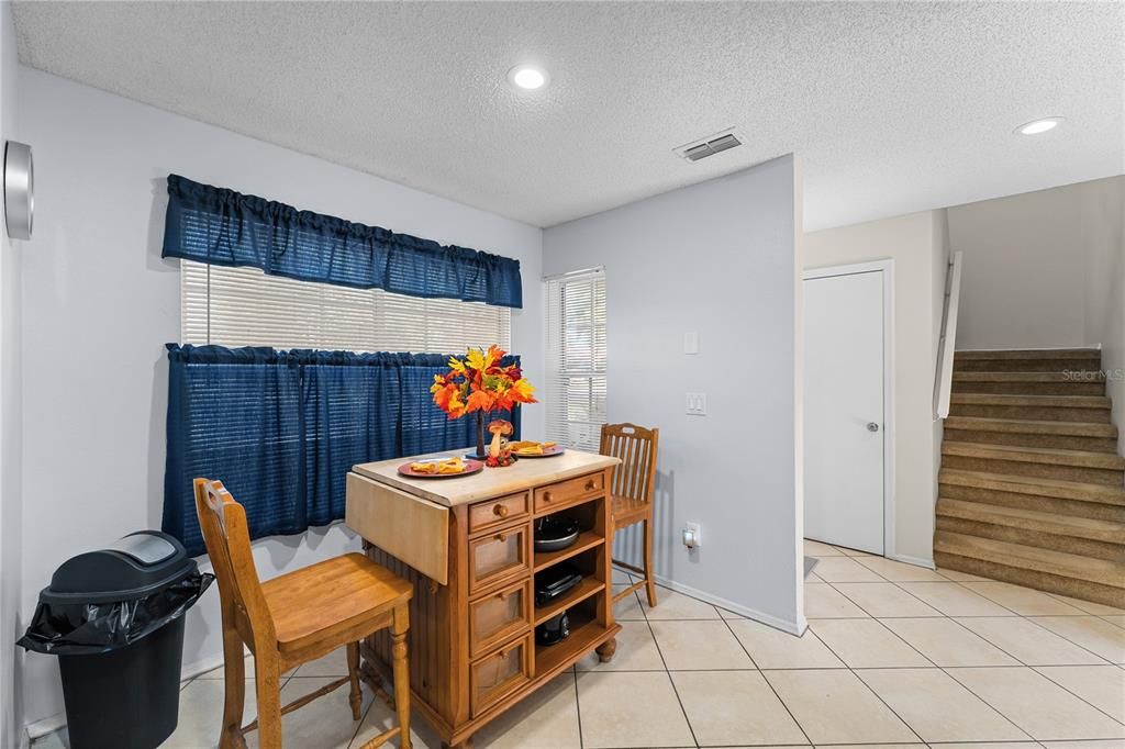 For Sale: $269,900 (3 beds, 2 baths, 1279 Square Feet)