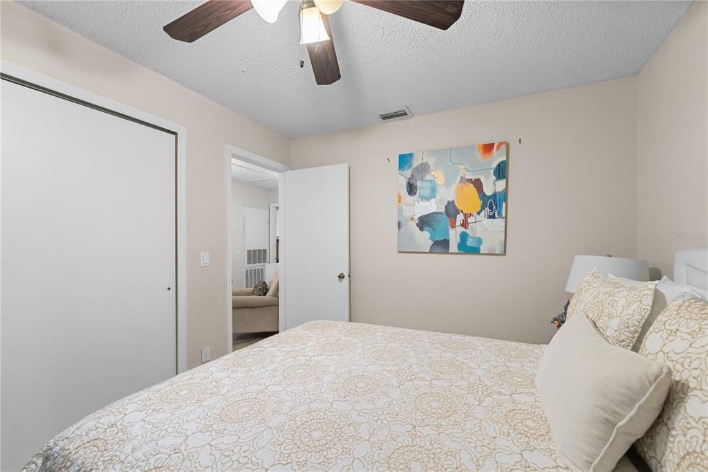 For Sale: $269,900 (3 beds, 2 baths, 1279 Square Feet)