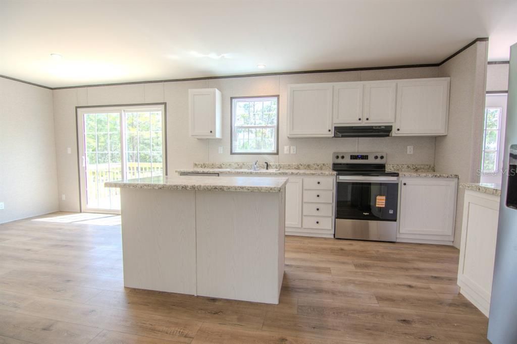 На продажу: $279,900 (3 спален, 2 ванн, 1493 Квадратных фут)