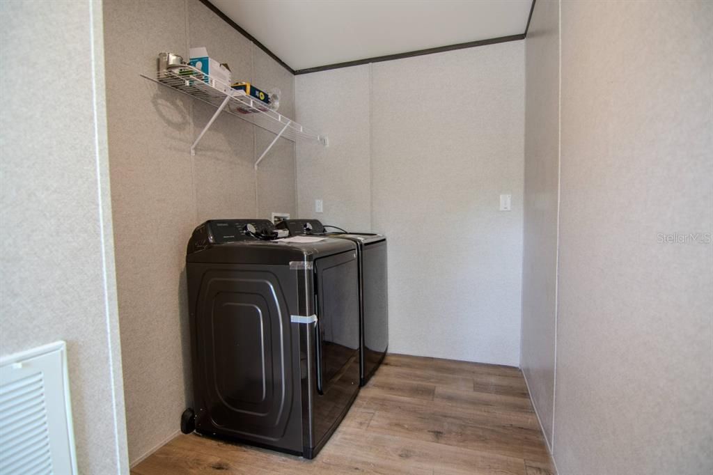 На продажу: $279,900 (3 спален, 2 ванн, 1493 Квадратных фут)