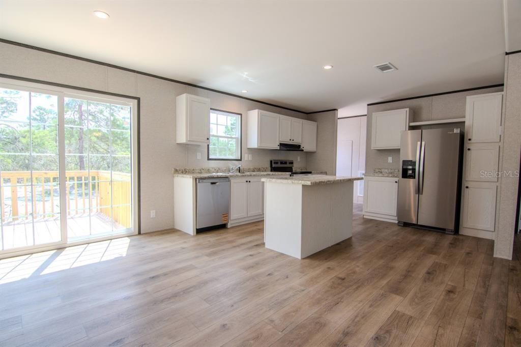 На продажу: $279,900 (3 спален, 2 ванн, 1493 Квадратных фут)