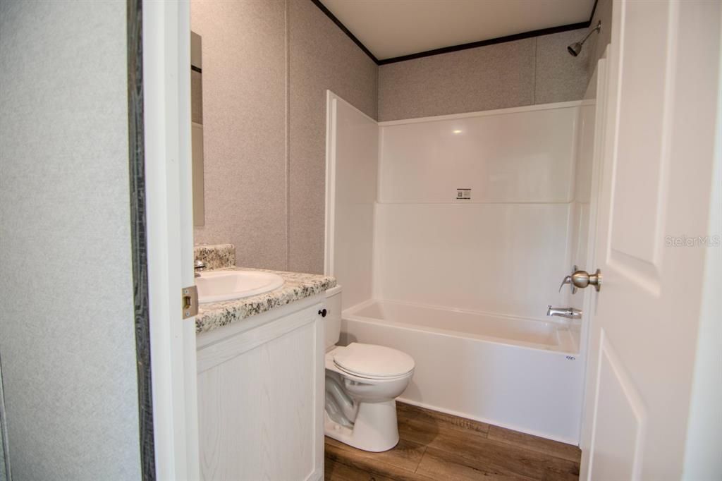 На продажу: $279,900 (3 спален, 2 ванн, 1493 Квадратных фут)