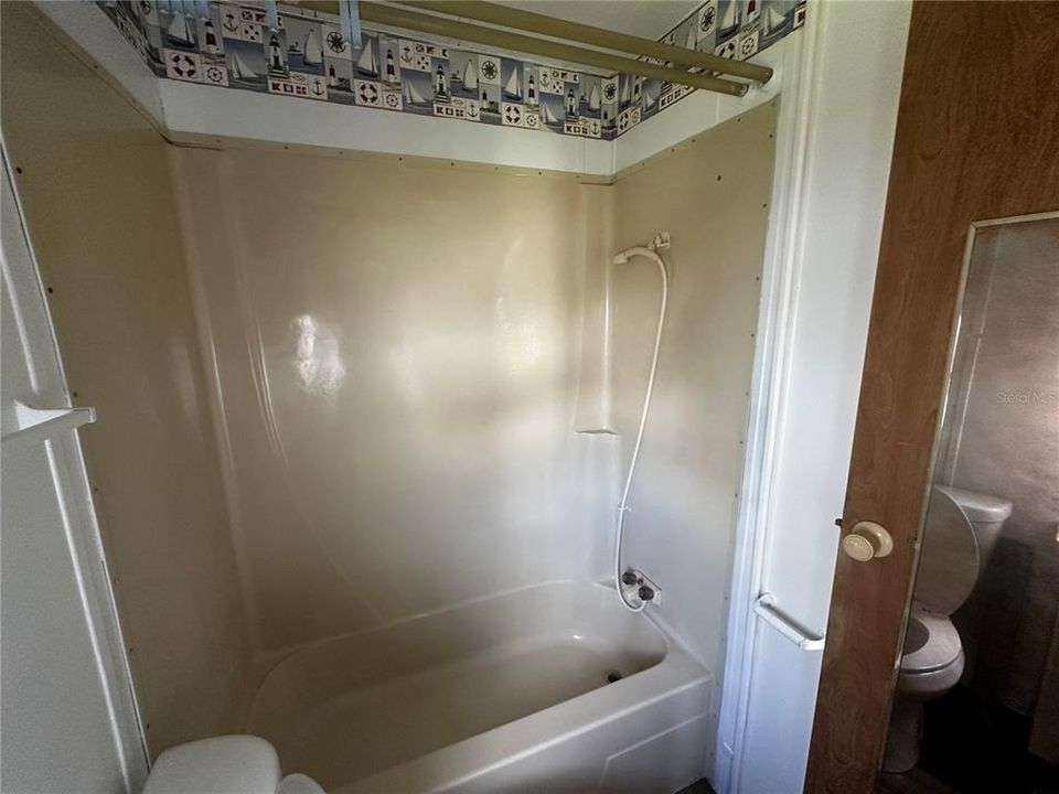 For Sale: $14,900 (1 beds, 1 baths, 450 Square Feet)