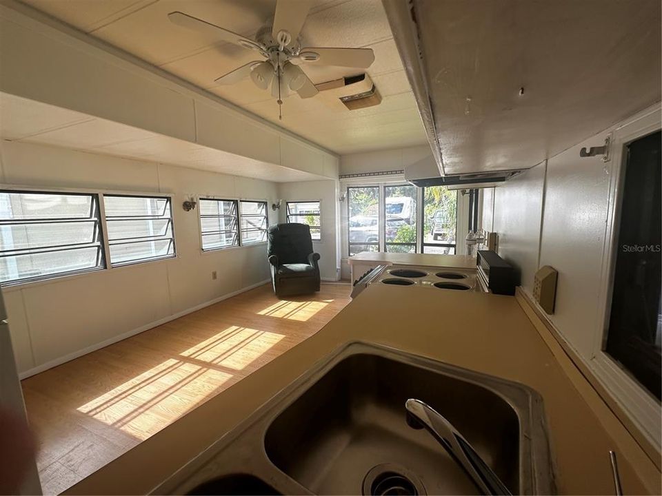 For Sale: $14,900 (1 beds, 1 baths, 450 Square Feet)