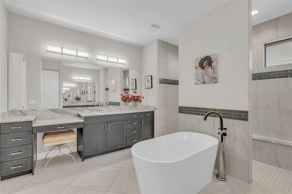 На продажу: $899,000 (3 спален, 3 ванн, 2499 Квадратных фут)