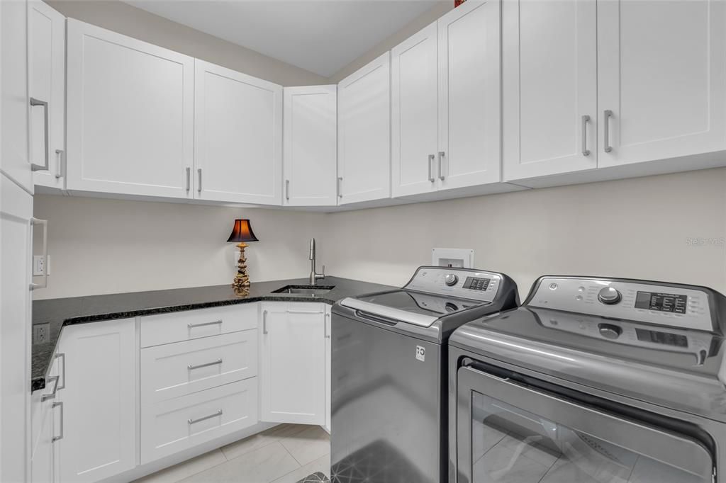 На продажу: $899,000 (3 спален, 3 ванн, 2499 Квадратных фут)