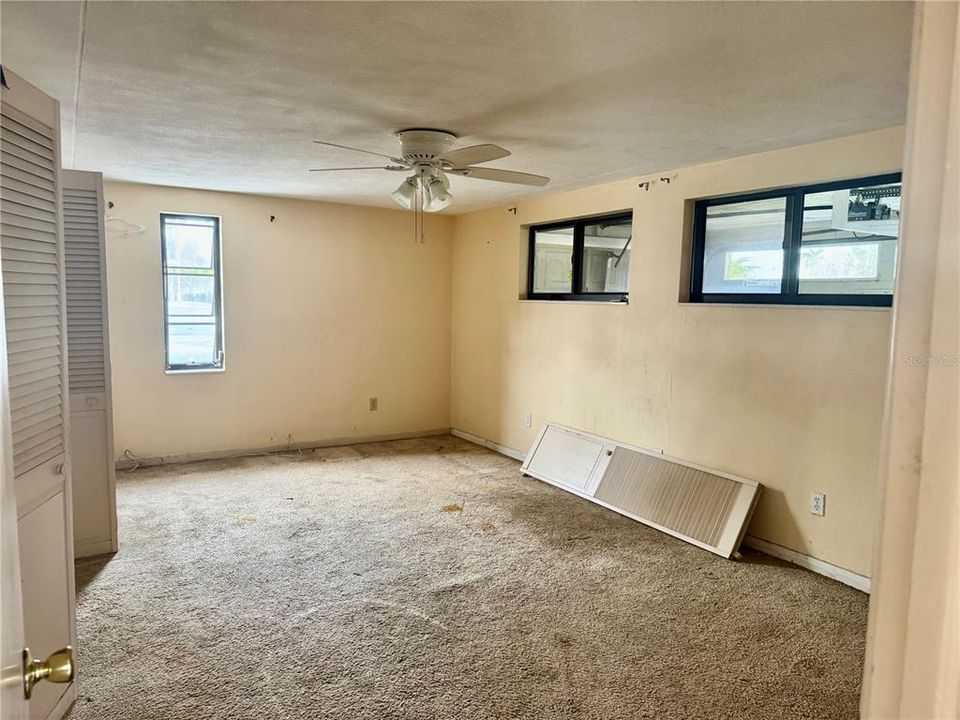 На продажу: $395,000 (0.12 acres)