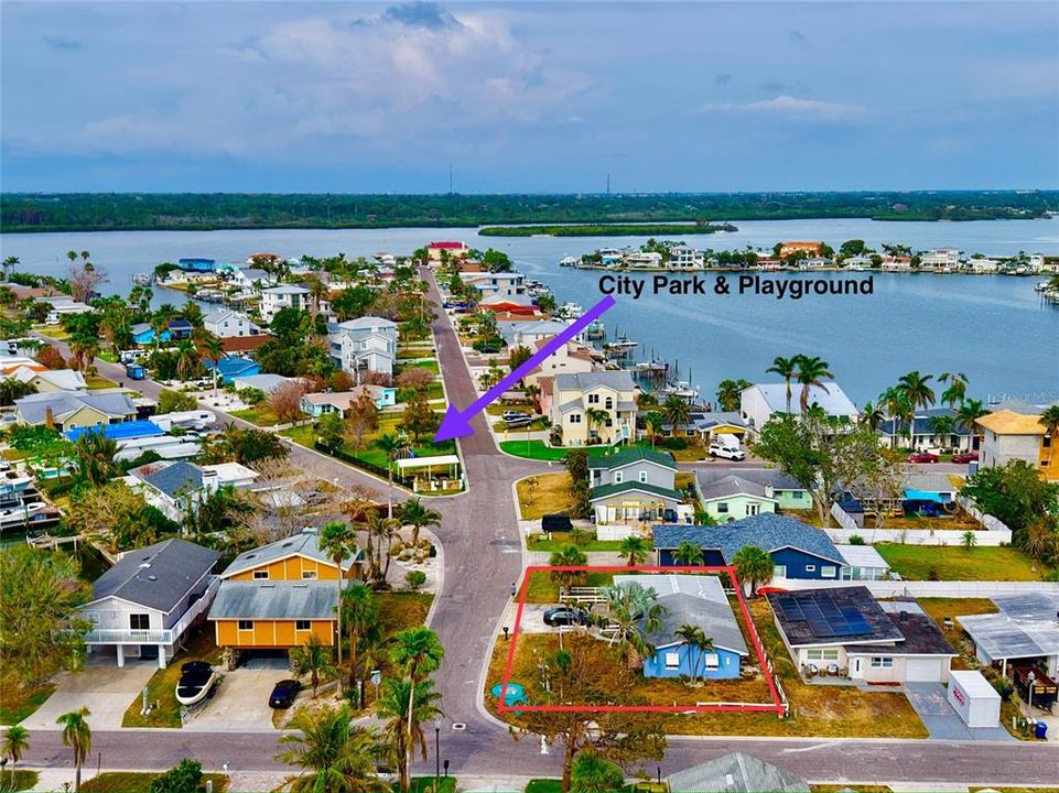 На продажу: $395,000 (0.12 acres)