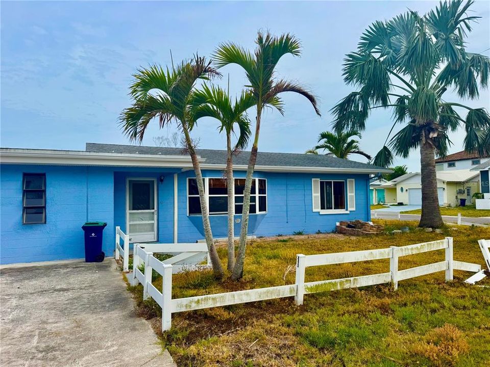 На продажу: $395,000 (0.12 acres)