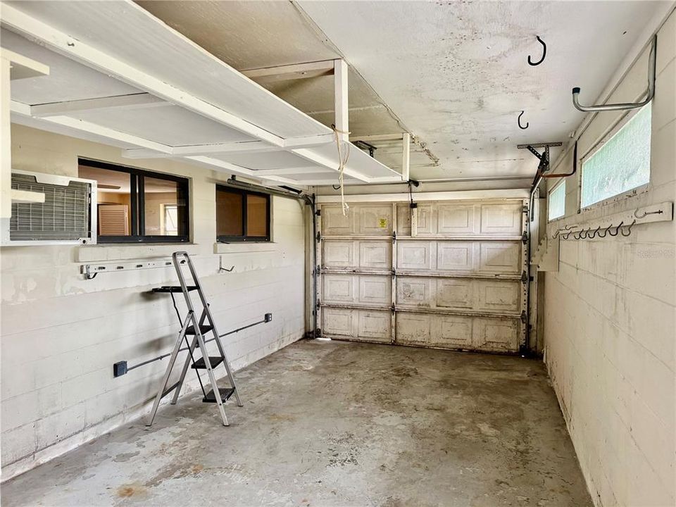 На продажу: $395,000 (0.12 acres)