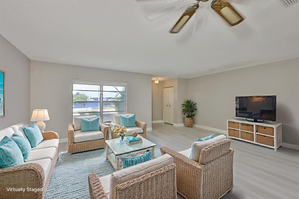 合同活跃: $190,000 (2 贝兹, 2 浴室, 1516 平方英尺)