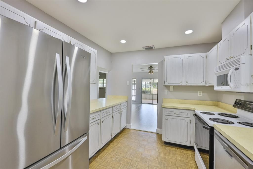 合同活跃: $190,000 (2 贝兹, 2 浴室, 1516 平方英尺)