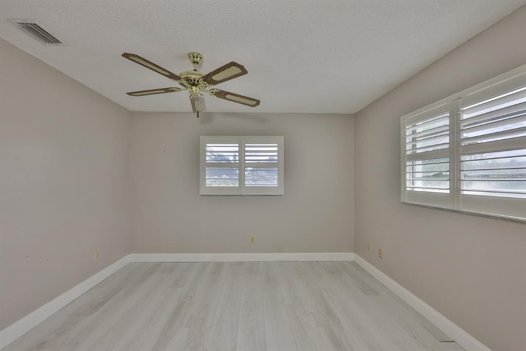 合同活跃: $190,000 (2 贝兹, 2 浴室, 1516 平方英尺)