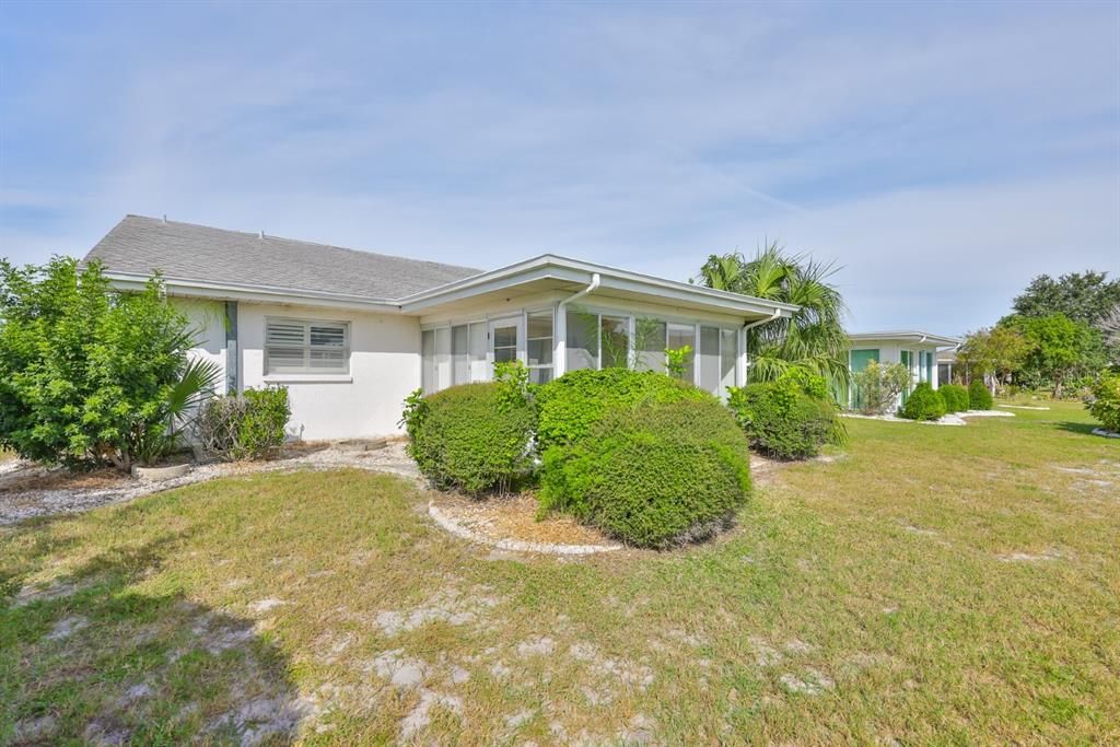 合同活跃: $190,000 (2 贝兹, 2 浴室, 1516 平方英尺)