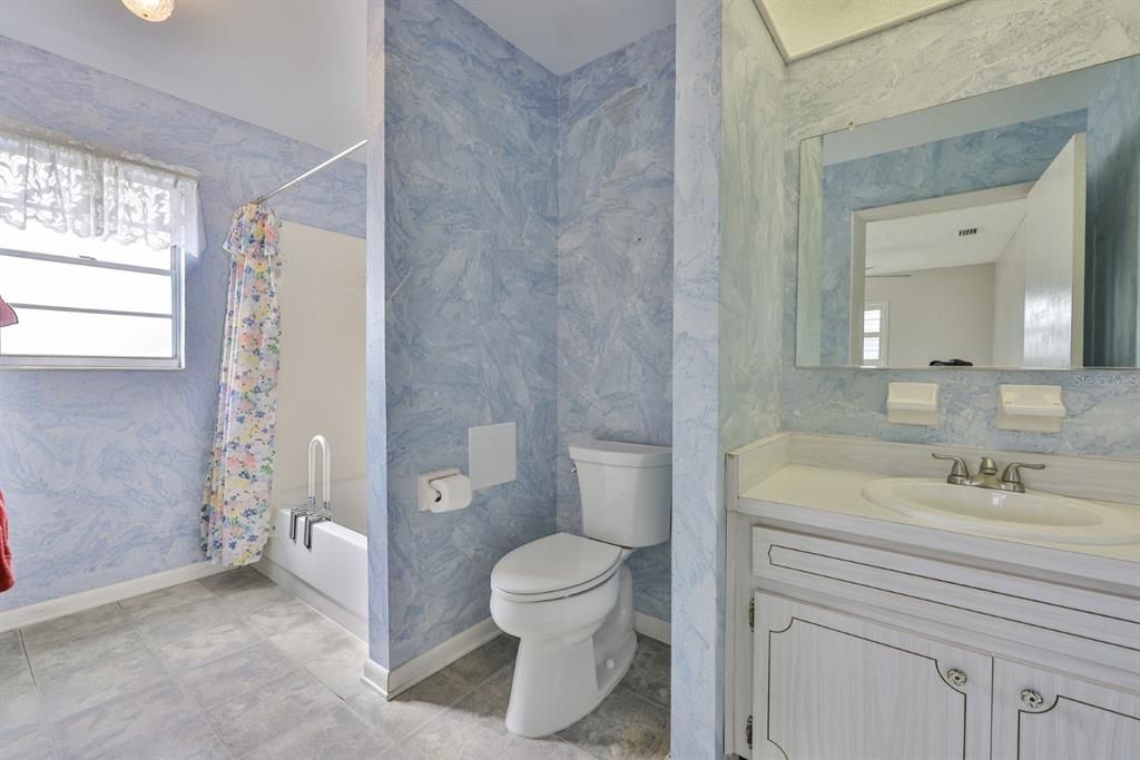 合同活跃: $190,000 (2 贝兹, 2 浴室, 1516 平方英尺)