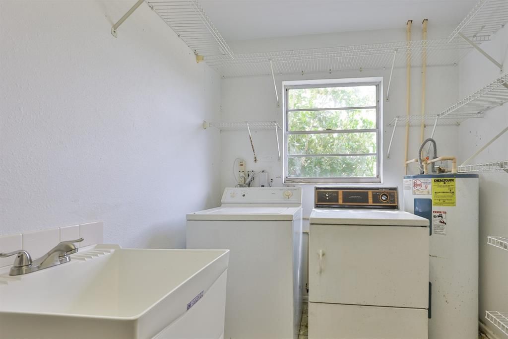 合同活跃: $190,000 (2 贝兹, 2 浴室, 1516 平方英尺)