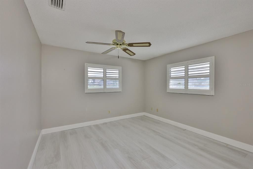 合同活跃: $190,000 (2 贝兹, 2 浴室, 1516 平方英尺)