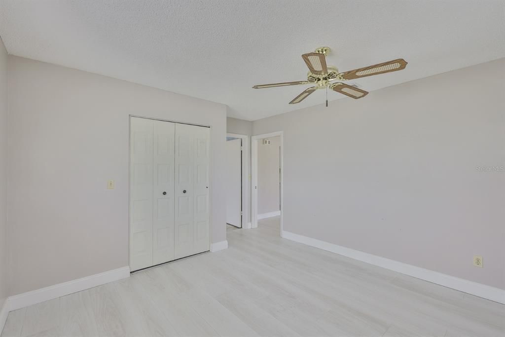 合同活跃: $190,000 (2 贝兹, 2 浴室, 1516 平方英尺)