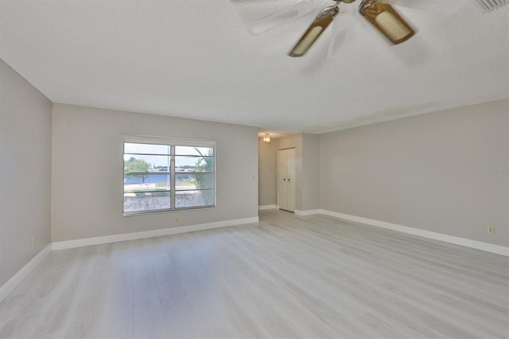 合同活跃: $190,000 (2 贝兹, 2 浴室, 1516 平方英尺)