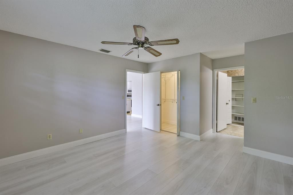 合同活跃: $190,000 (2 贝兹, 2 浴室, 1516 平方英尺)