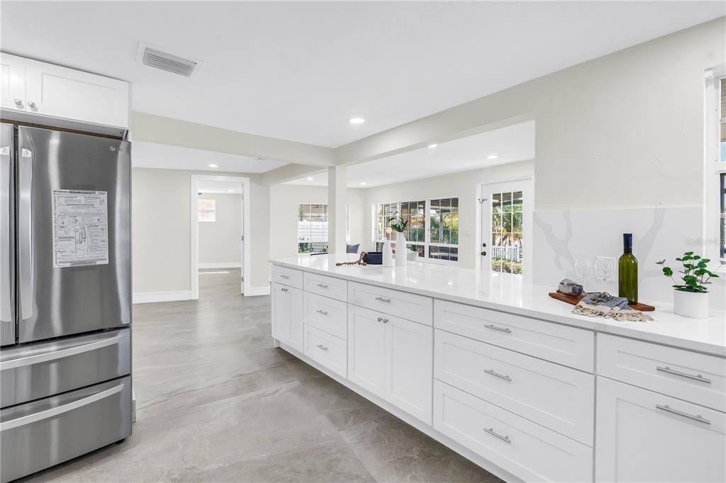 出租: $5,800 (4 贝兹, 4 浴室, 2270 平方英尺)