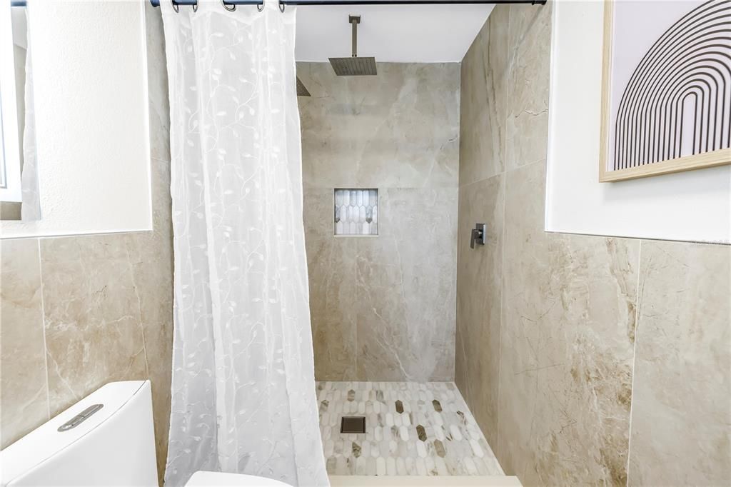 出租: $5,800 (4 贝兹, 4 浴室, 2270 平方英尺)