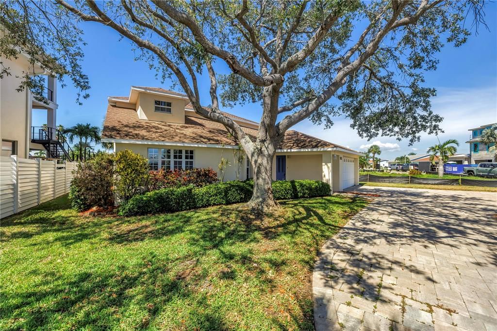 出租: $5,800 (4 贝兹, 4 浴室, 2270 平方英尺)