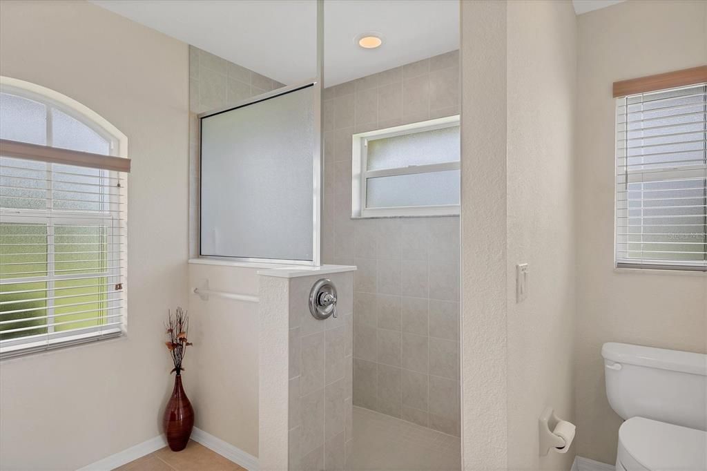 合同活跃: $449,900 (3 贝兹, 2 浴室, 1914 平方英尺)