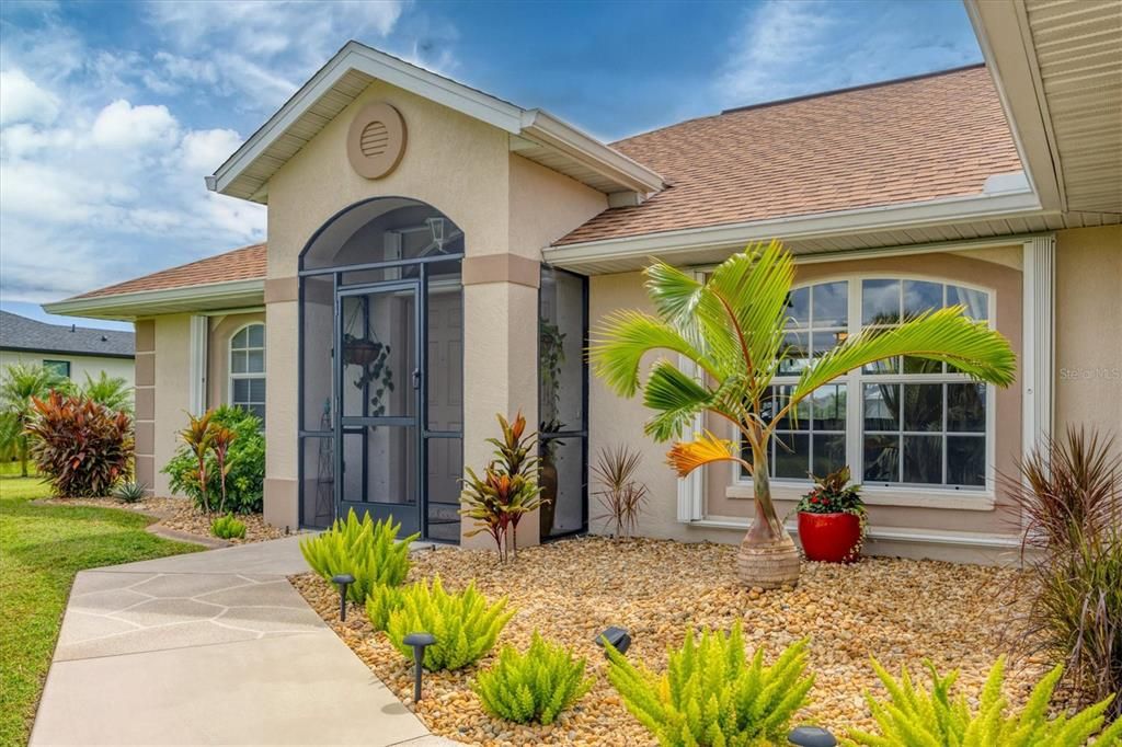 合同活跃: $449,900 (3 贝兹, 2 浴室, 1914 平方英尺)