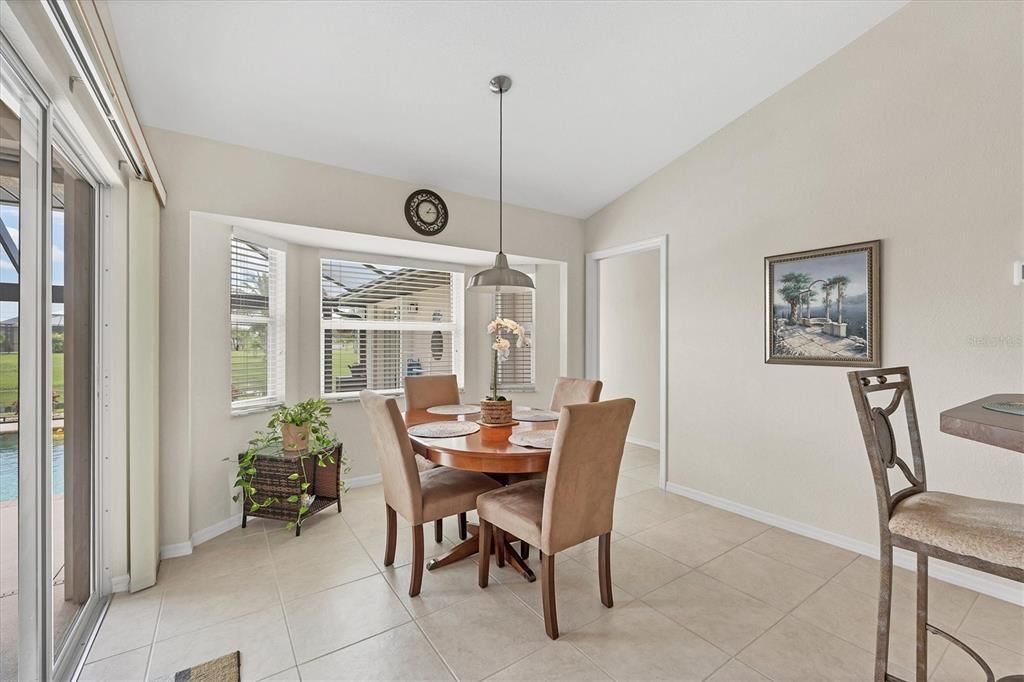 合同活跃: $449,900 (3 贝兹, 2 浴室, 1914 平方英尺)