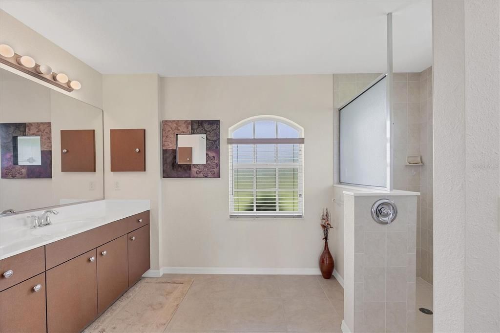 合同活跃: $449,900 (3 贝兹, 2 浴室, 1914 平方英尺)